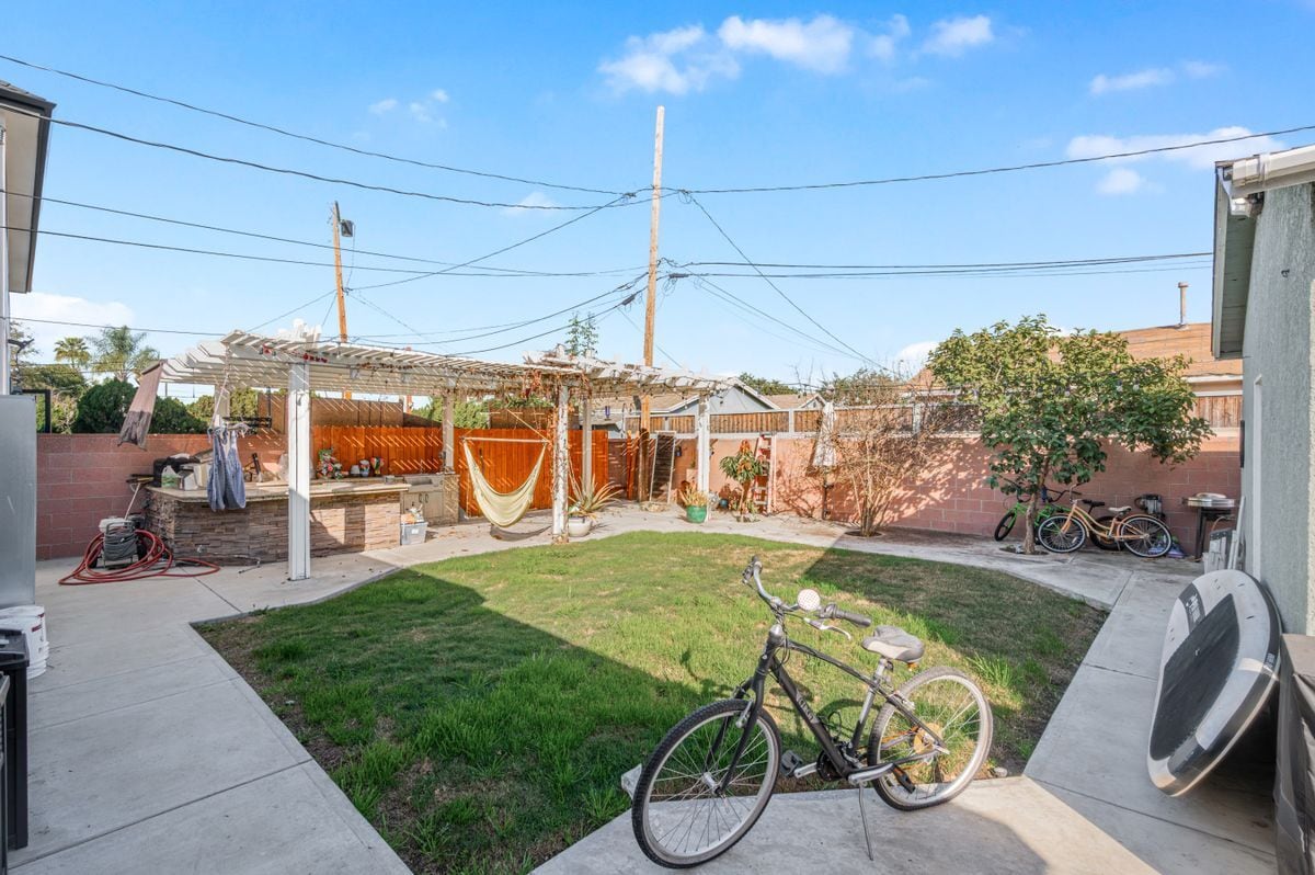 Building Photo - 4804 Rose Ave