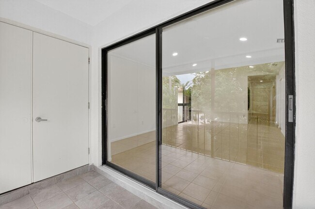 Building Photo - 5151 W Club Cir