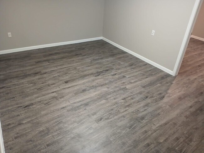 Building Photo - ASK about the MOVE IN SPECIAL! NO DEPOSIT!...