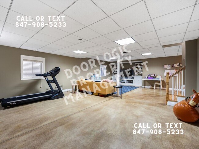 Building Photo - 735 W 8th St