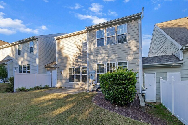 Building Photo - 3 Bed 2.5 Bath Home located in Heritage Hills, Wake Forest