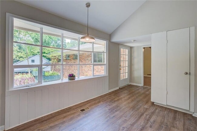 Building Photo - 1112 Franklin Cir NE