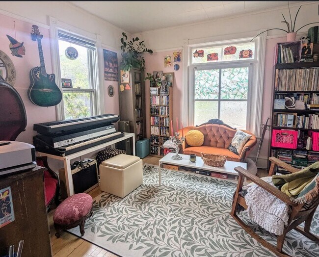 Building Photo - 1802 W 3rd St