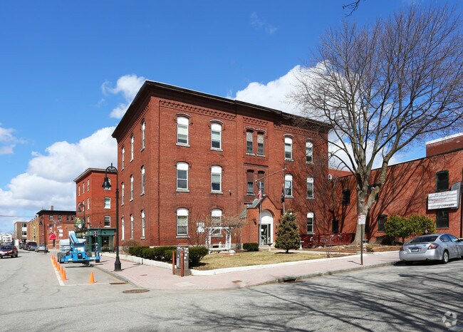 Primary Photo - 50 Lowell St