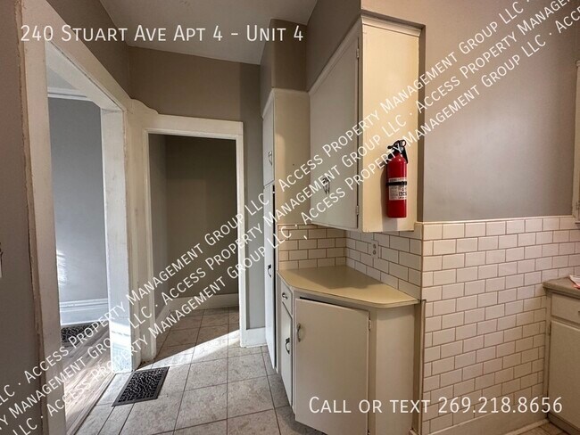 Building Photo - 240 Stuart Ave