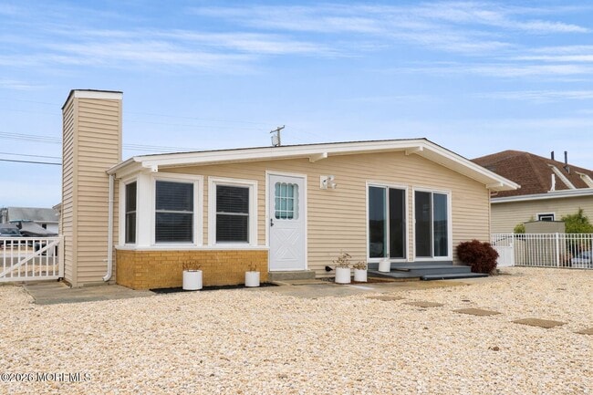 Building Photo - 825 Leeward Dr