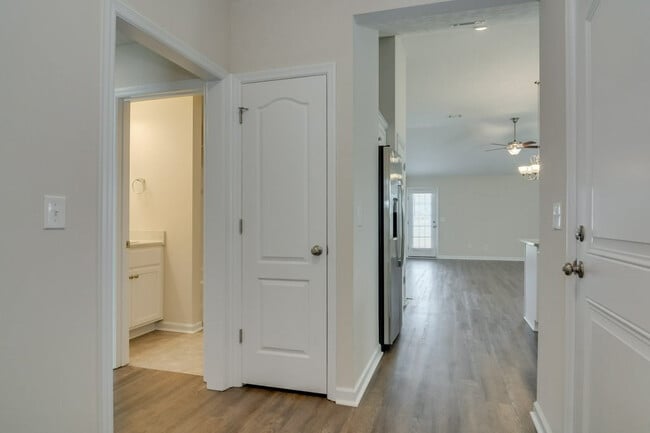 Building Photo - 457 Amesbury Dr