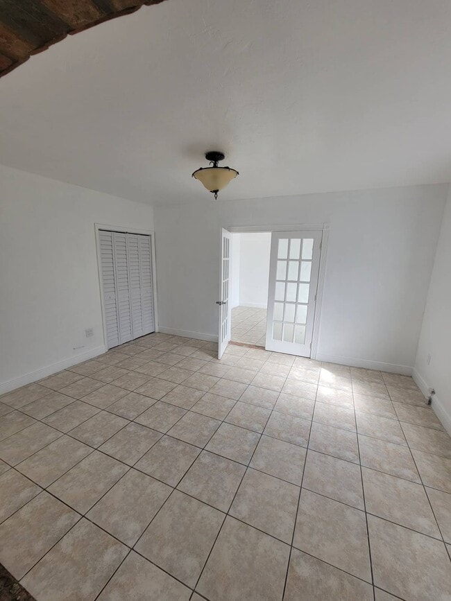 Building Photo - 655 SW 19th Rd