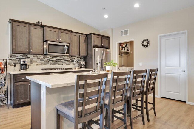 Building Photo - 83393 Iron Horse Rd