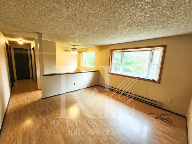 Building Photo - Spacious Living With Extra Comfort: Bonus ...