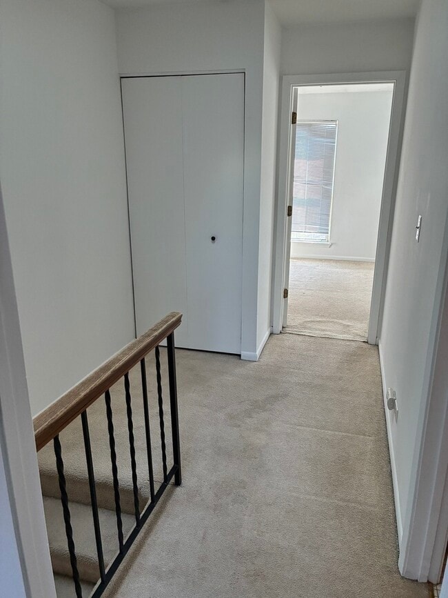 Building Photo - 1213 Cranbrook Dr