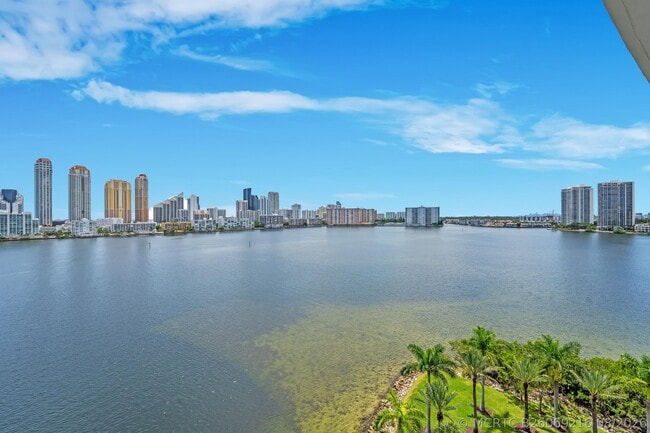 Building Photo - 5000 Island Estates Dr