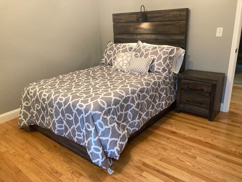 Building Photo - 2136 Collins St