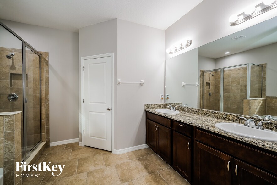 Building Photo - 7517 Lantern Park Ave