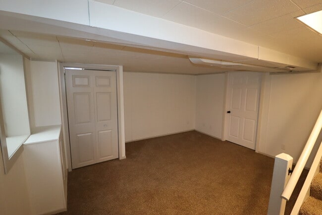 Building Photo - 3 Bedroom Duplex