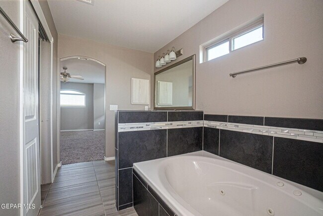 Building Photo - 12918 Clevedon St