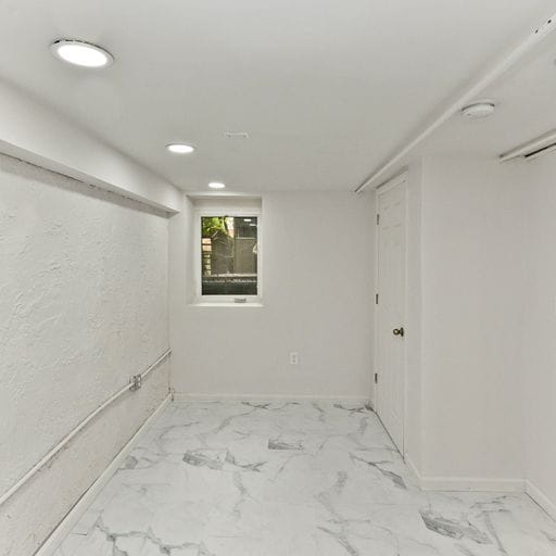 Building Photo - 118 W St NW