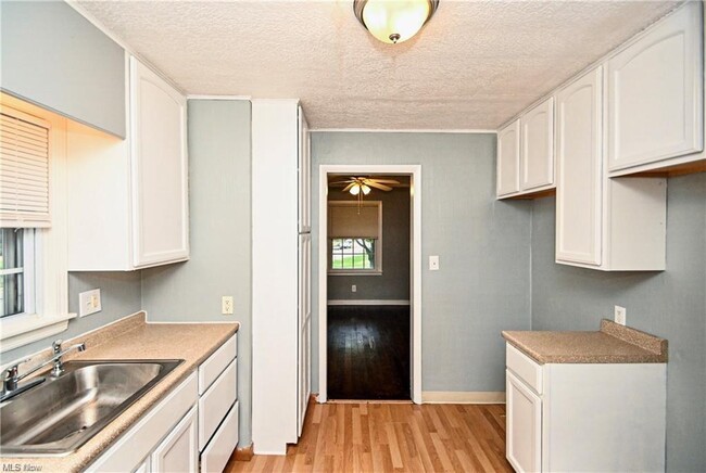 Building Photo - 1699 Sunset Ave