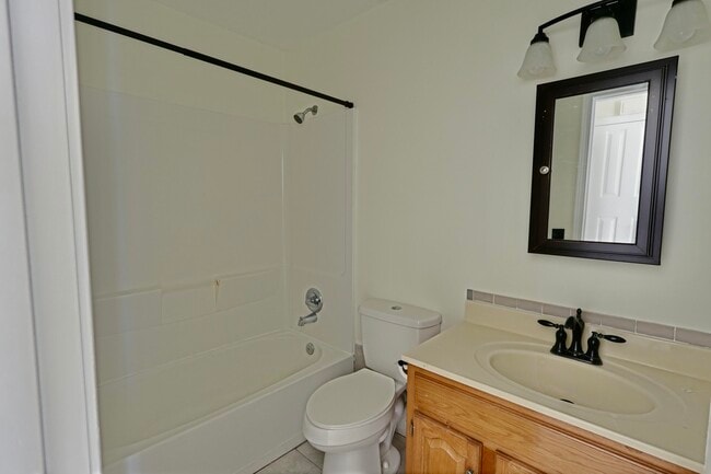 Building Photo - 3408 Green Briar Cir