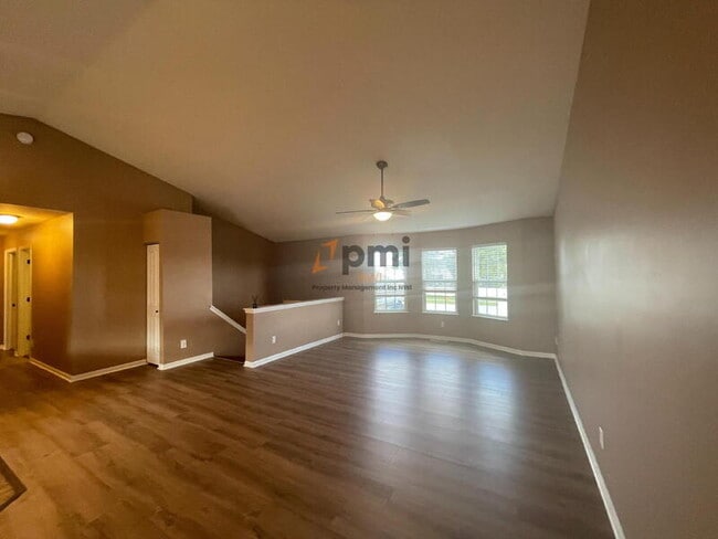 Building Photo - 10880 Mississippi St