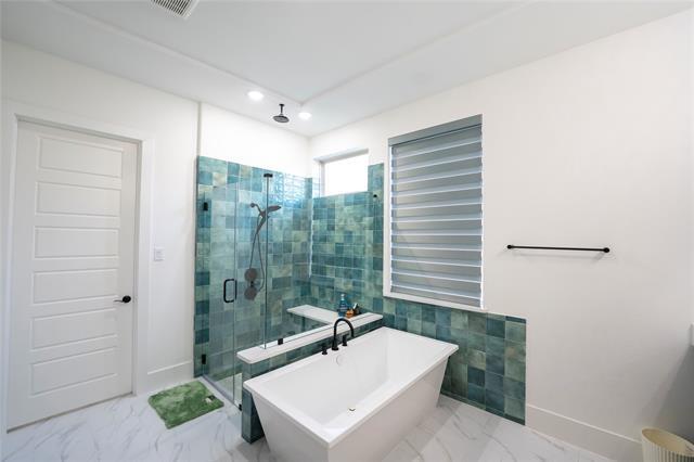 Building Photo - 10904 Hollydale Ln