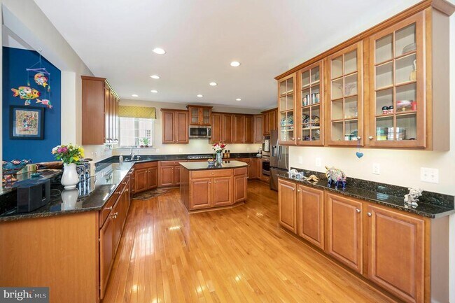 Building Photo - 7519 Edington Dr