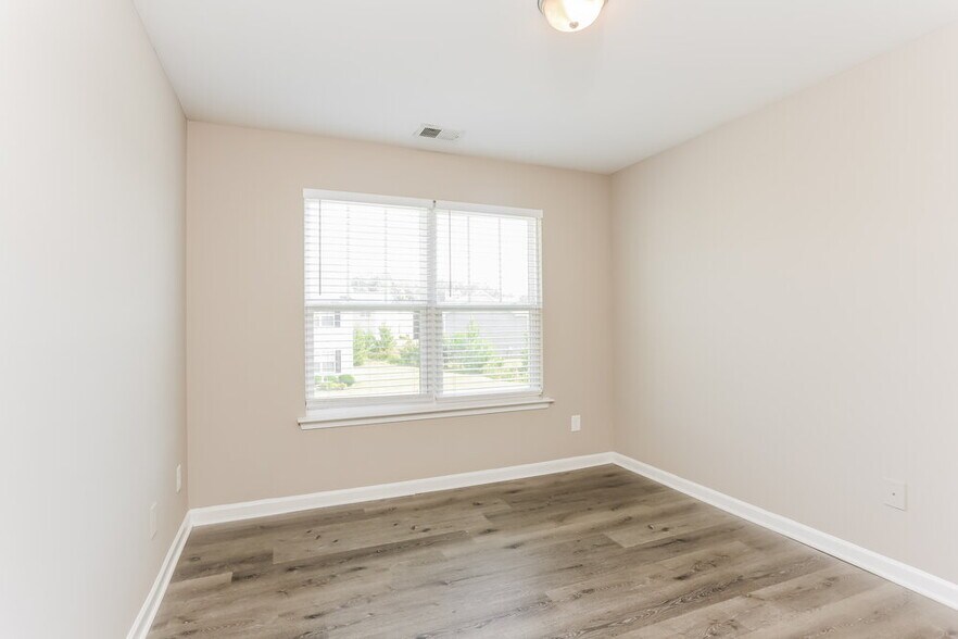 Building Photo - 634 Fieldcrest Dr