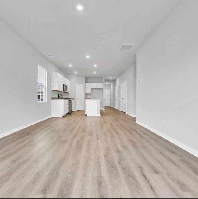 Building Photo - 583 Harrison Mill St