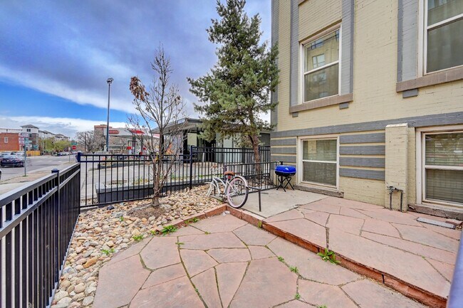 Building Photo - $1,050 - 1 bed, 1 bath charming Condo in the Heart of Denver!