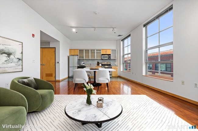 Building Photo - 10 Ann St