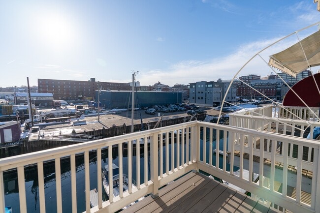 Building Photo - 606 Chandlers Wharf