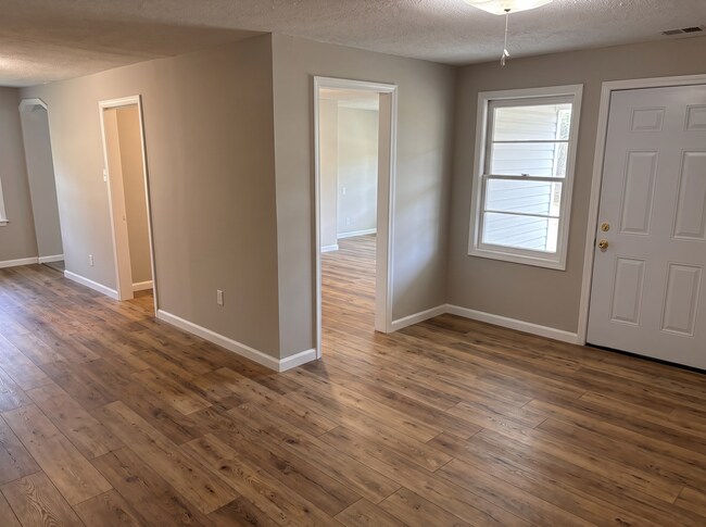 Building Photo - Freshly Renovated 3-Bedroom Home in Memphis | Available Now