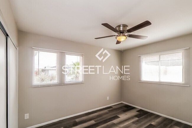Building Photo - Charming 4 bedroom POOL home in Phoenix!