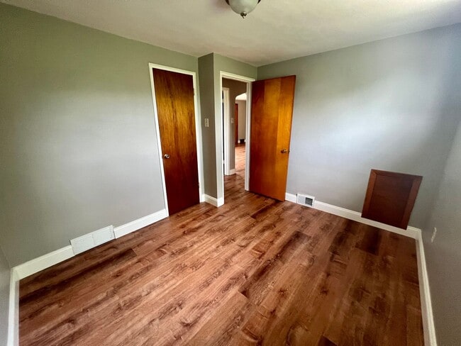 Building Photo - Stunning Home - 2 Bedroom 1 Bathroom - Pit...
