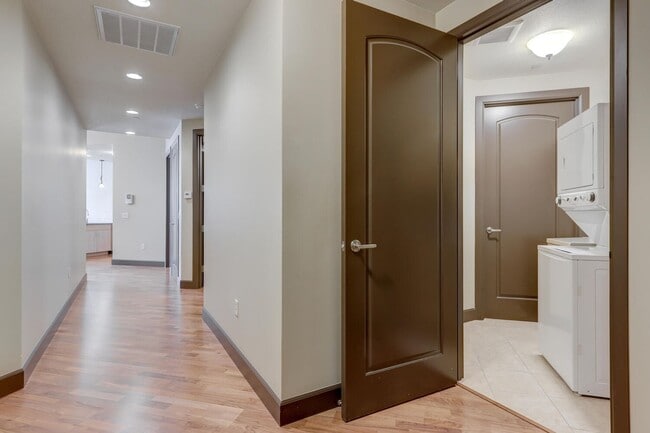 Building Photo - Rear opportunity in Downtown Boise!