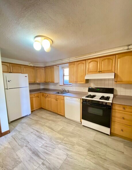 Building Photo - 31 Loomis St