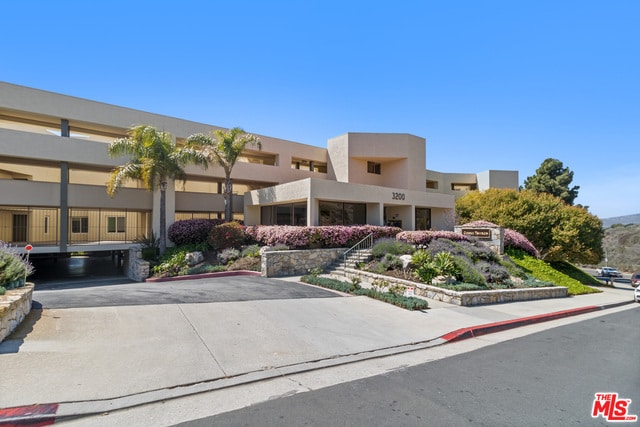 Building Photo - 3200 La Rotonda Dr