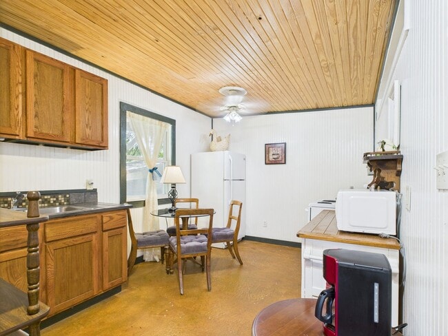 Building Photo - Charming Studio with Large Bathroom, Cute Kitchen & Private Fenced Yard