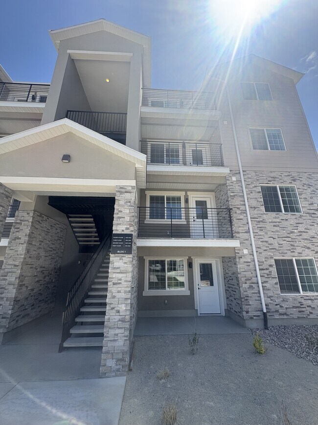 Building Photo - 2028 Sawmill Blvd