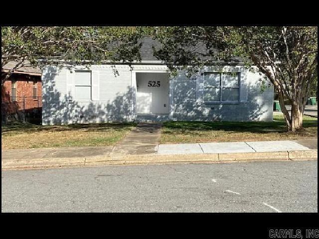 Primary Photo - 525 S Oak St