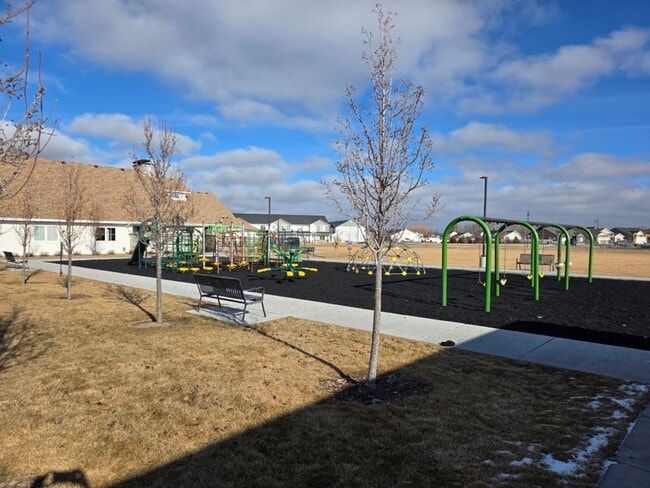 Building Photo - Spacious 4-Bedroom Home in Highly Sought-After Summerfield Community!