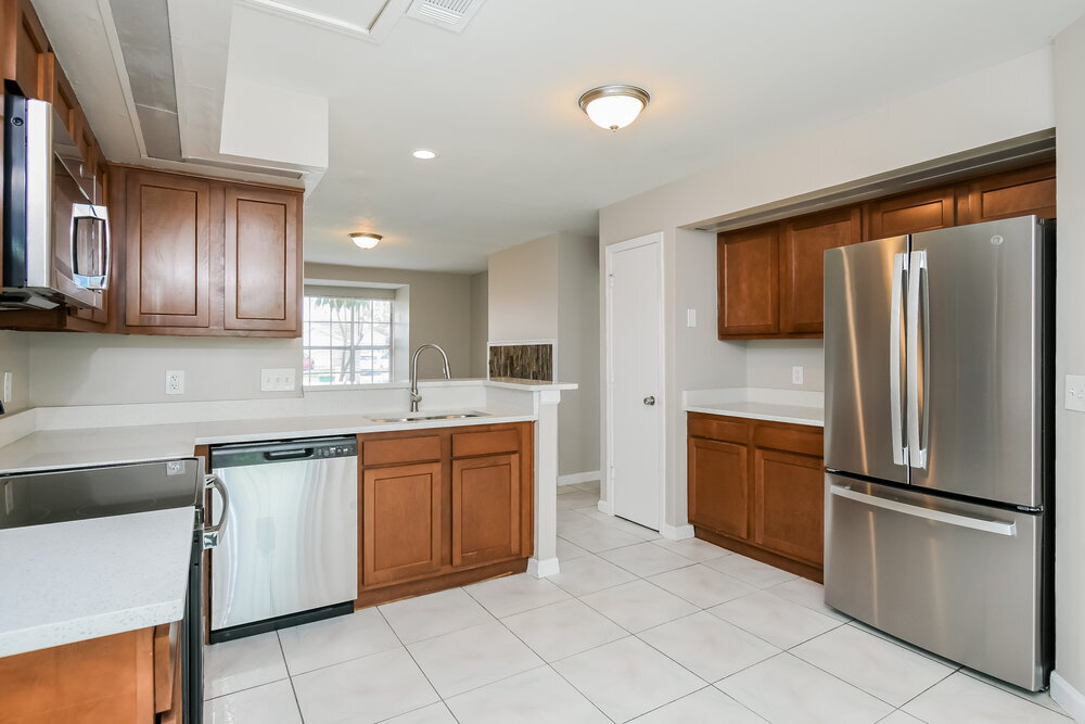 Building Photo - 305 Palmview Ct