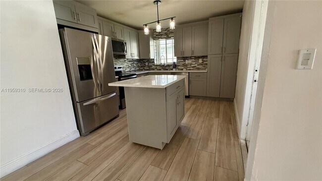 Building Photo - 2811 NW 26th Ave