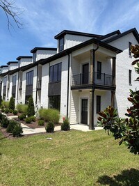 Building Photo - Gorgeous Brick 3 bed/3 bath Rental Available!