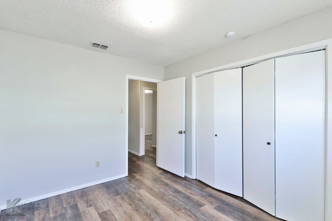 Building Photo - 3/2 REMODEL in 2024!