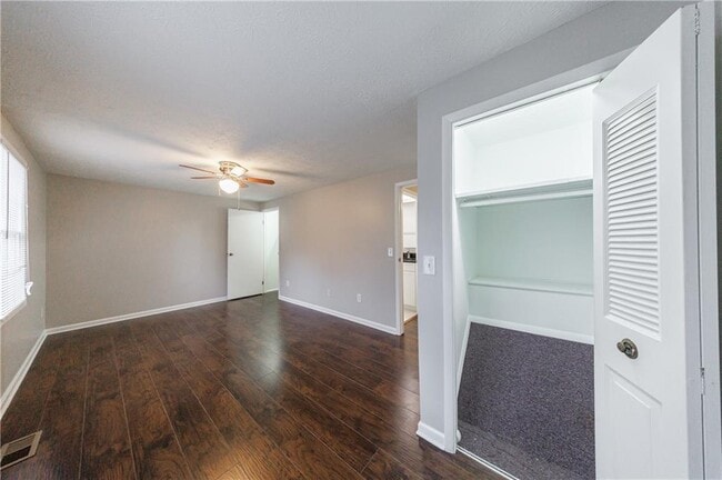 Building Photo - 1960 Hamilton Pl SE