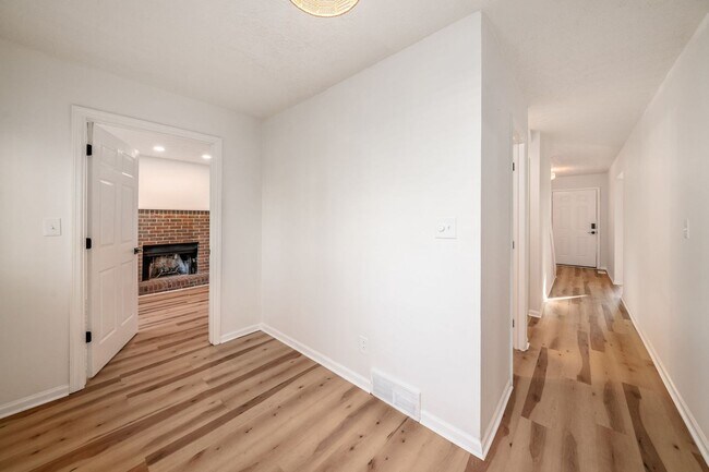 Building Photo - Fully Renovated Reynoldsburg Home