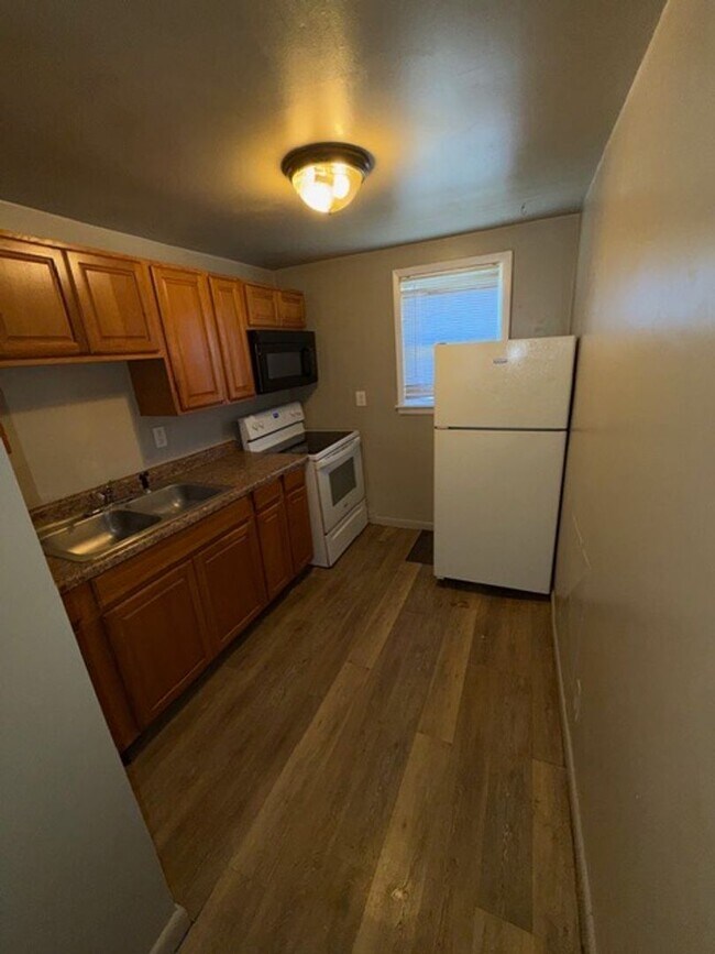 Building Photo - 313 E Franklin St