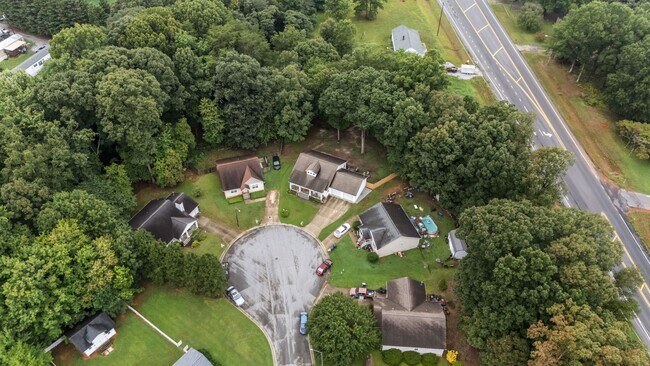 Building Photo - 1701 Willa Pl Dr