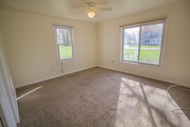 Building Photo - Charming 2-Bedroom, 1-Bath Ranch | 1,015 Sq Ft | Niskayuna School District